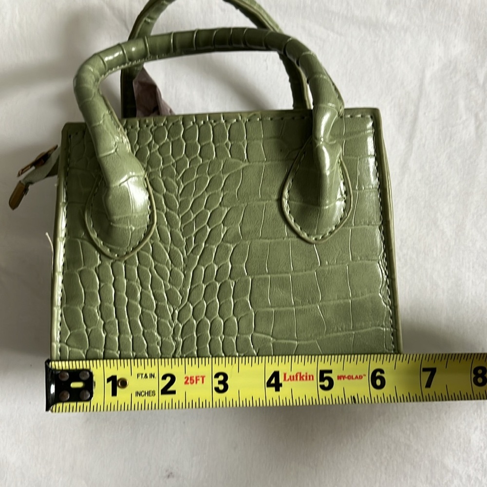 New without tags green faux crocodile mini bag - Picture 5 of 9